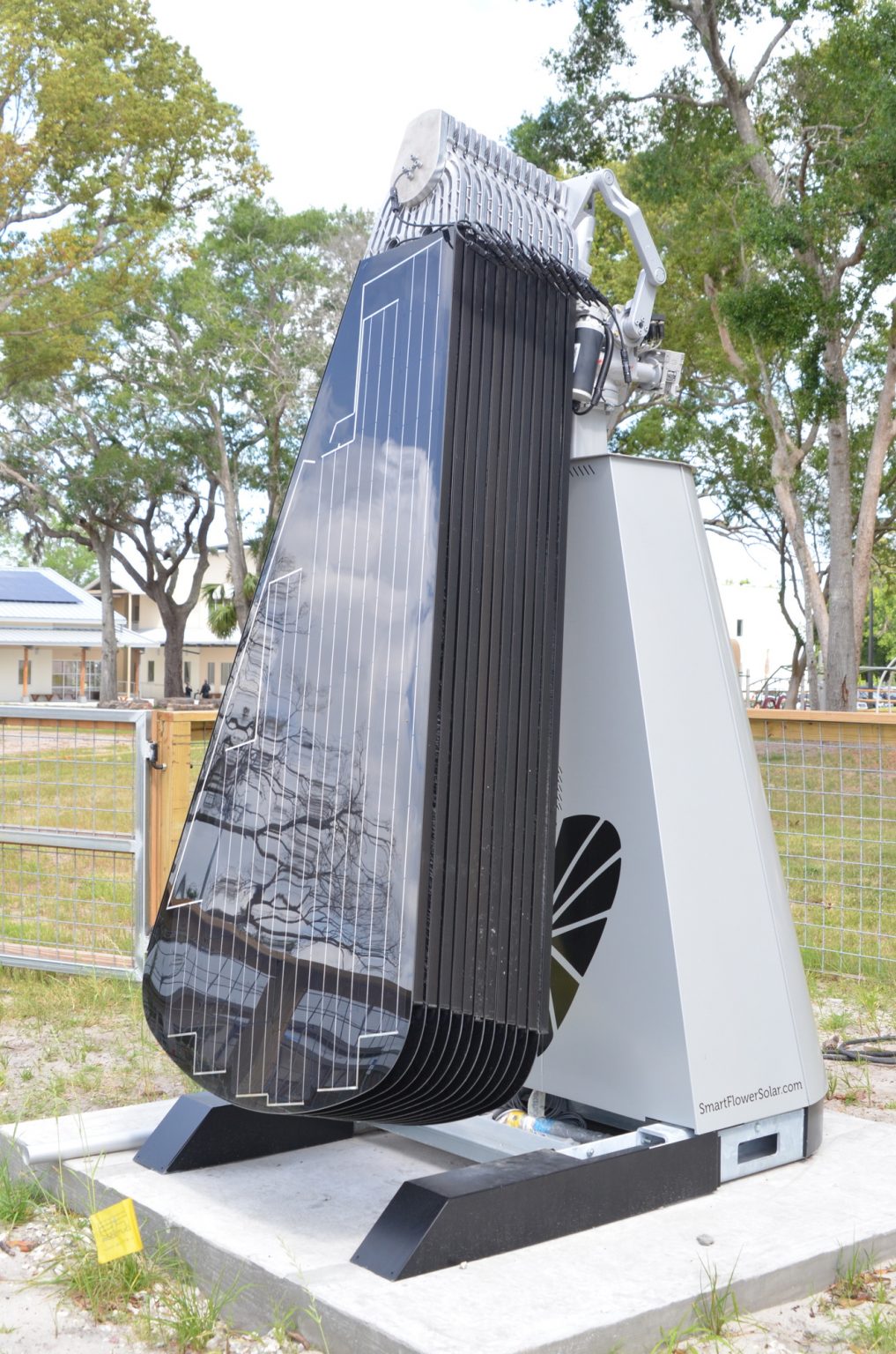 Panel Solar Flor Smartflower, Sistema de paneles solares en forma de flor. – Hipernova